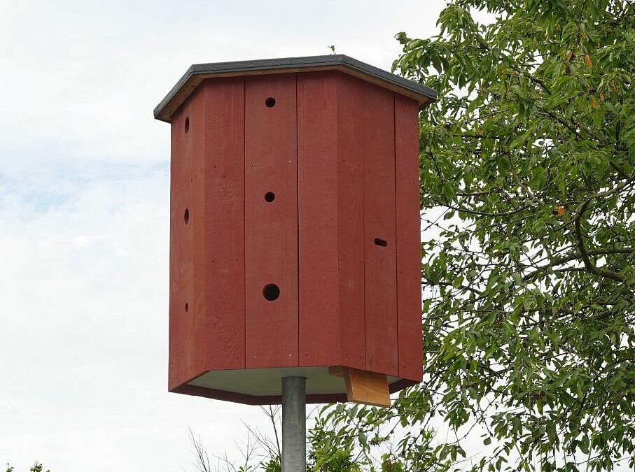 City Vogelhaus mit 18 Nistkästen